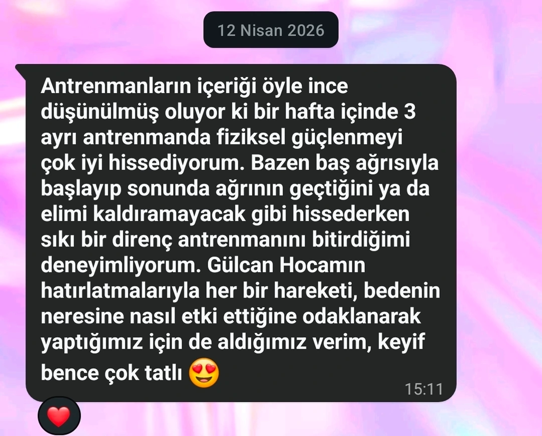 Danışan mesajı: haftada üç antrenmanla fiziksel güçlenmeyi hissettiğini ve ağrılarının geçtiğini yazıyor.